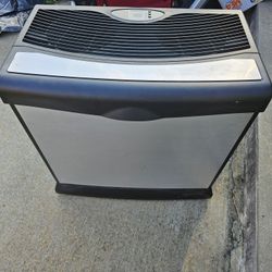 Aircare 5 Gal. Evaporative Humidifier for 4,000 sq. ft. Model  HD1409, 14W x24x23 inch,  EXCELLENT CONDITION 