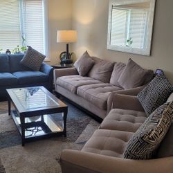 3 Sofa With Three Table .two Table For Lamp With The Rug 