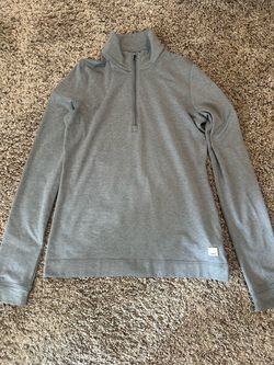 Vuori women’s half zip top