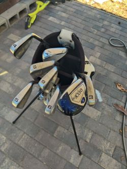Golf bag and 11 clubs - used