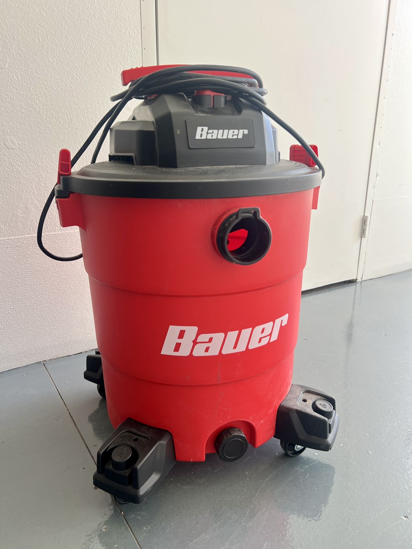 Wet / Dry Vac - Bauer
