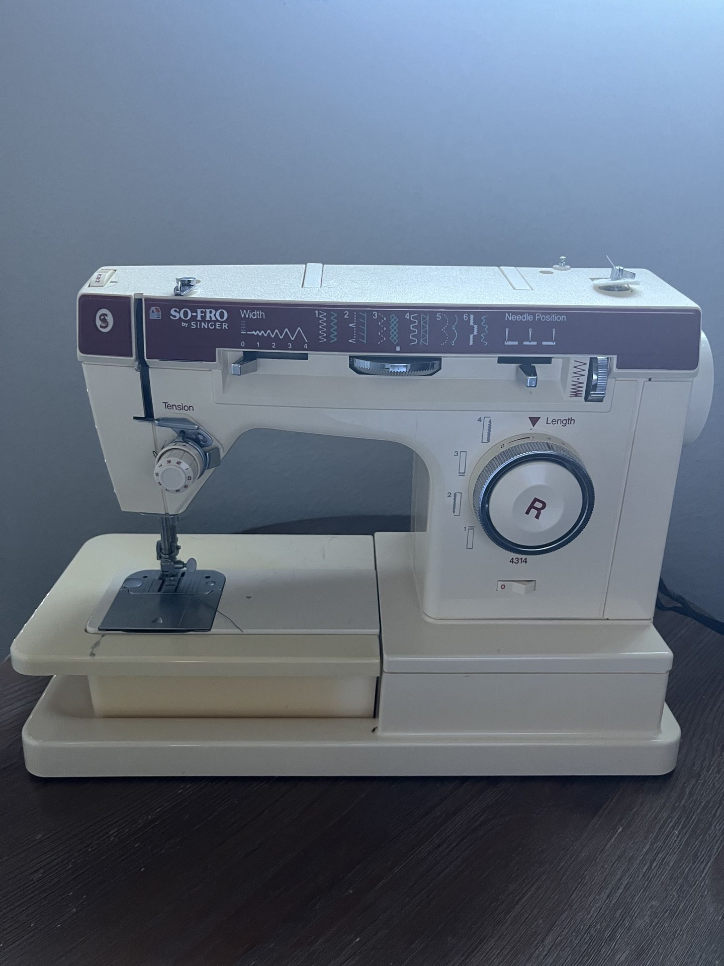So-fro Singer 4314 Sewing Machine 
