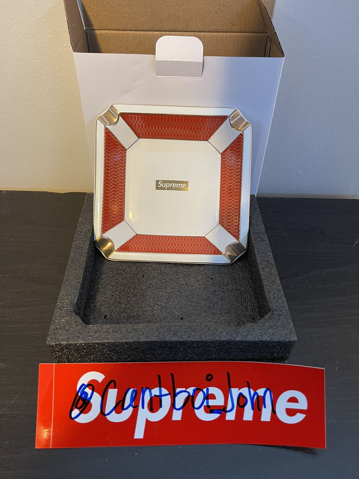 Supreme Ash Tray