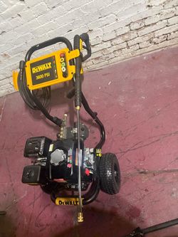 Pressure washer Dewalt by Honda Engine 3600 psi like new