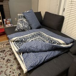 Pull out couch 