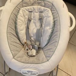 Used like NEW - Graco Soothe 'n Sway LX Baby Swing with Portable Bouncer,2 in 1 Swing & Bouncer
