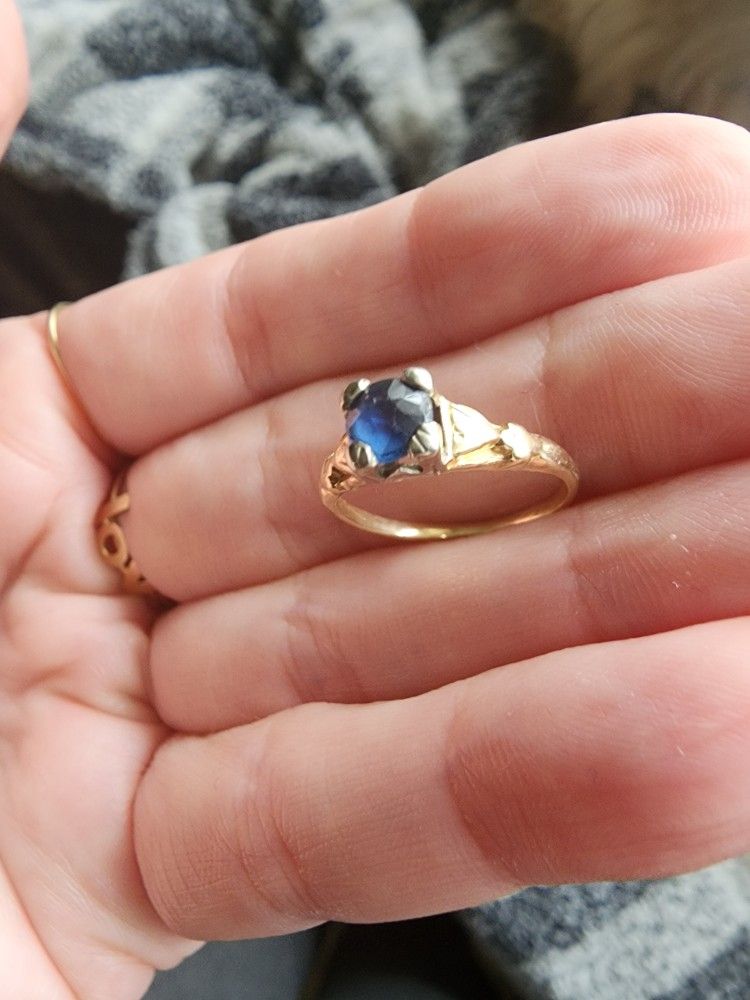 Antique Gold Blue Saphire Ring