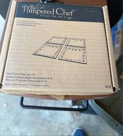 Pampered Chef Daisy Dessert Plates (set of 4)