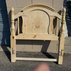 🌹TWIN SIZE  BED FRAME:  NATURAL WOOD HEADBOARD, METAL RAIL FRAME🌹