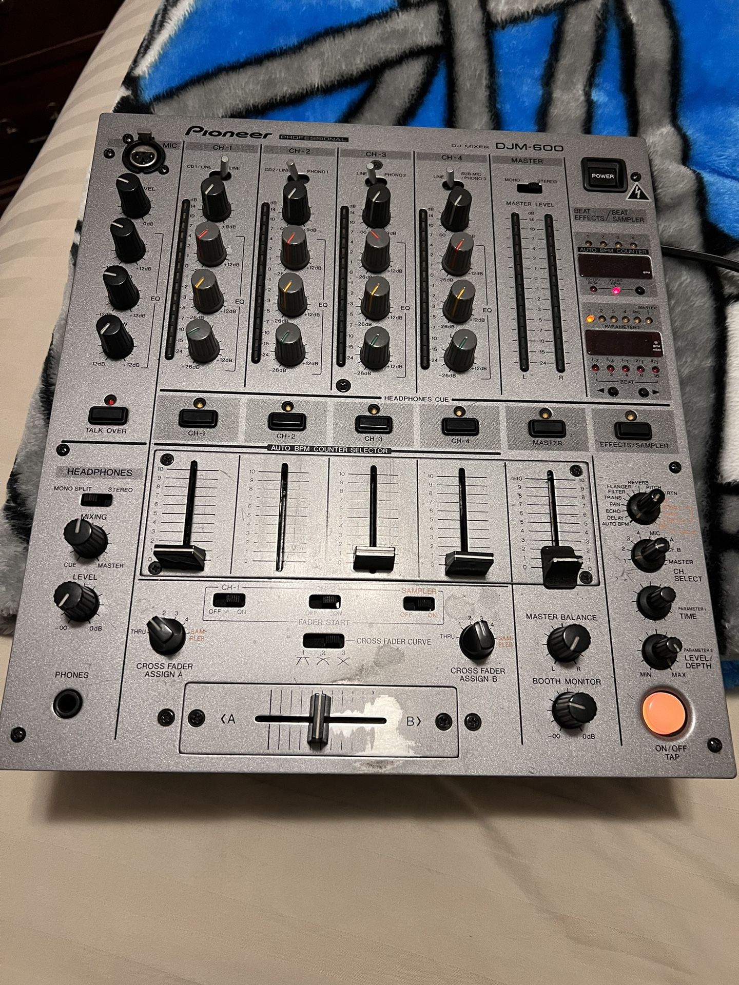 TODAY, LOCAL $85.00 **(Pioneer DJM-600 Professional DJ Mixer 4