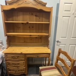Solid wood kid’s desk with hutch and chair