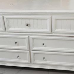 White dresser  . PRICE INCLUDING DELIVERY 
