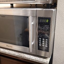 MagicChef Microwave (FREE)