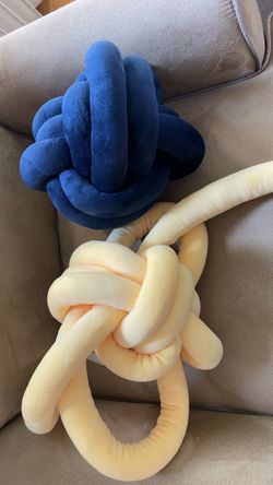 2 Knot Sensory Pillows 