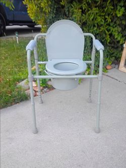 Toilet Portable Handicap Excellent Condition