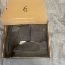 Size 7 Uggs (Brand New)