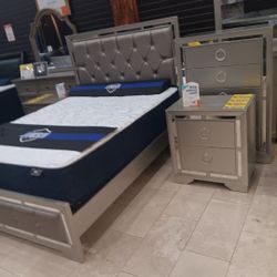 *Holiday Sale Event!!!*---Stylish Jasmine Queen/King Bedroom Sets---From $699!!!---Delivery And Financing🤠