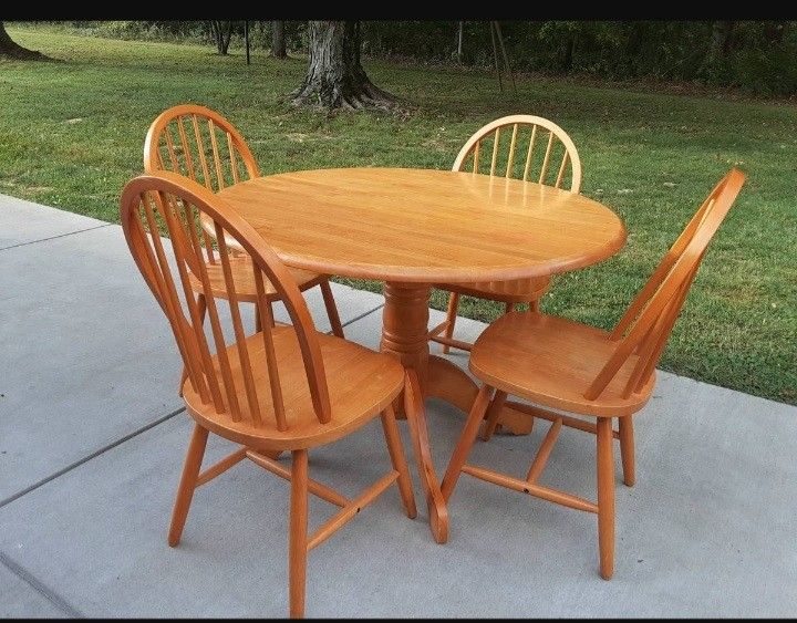 Used Table And 4 Chairs 