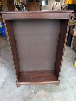 Medium wood shelf