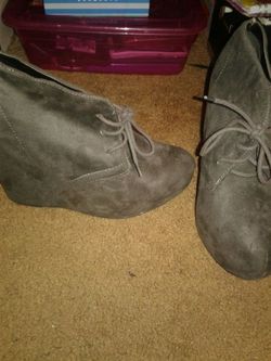 Size 10 Women Gray Suede