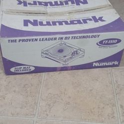 Numark TT-1510 Turntable and Numark Dm905 Reverb