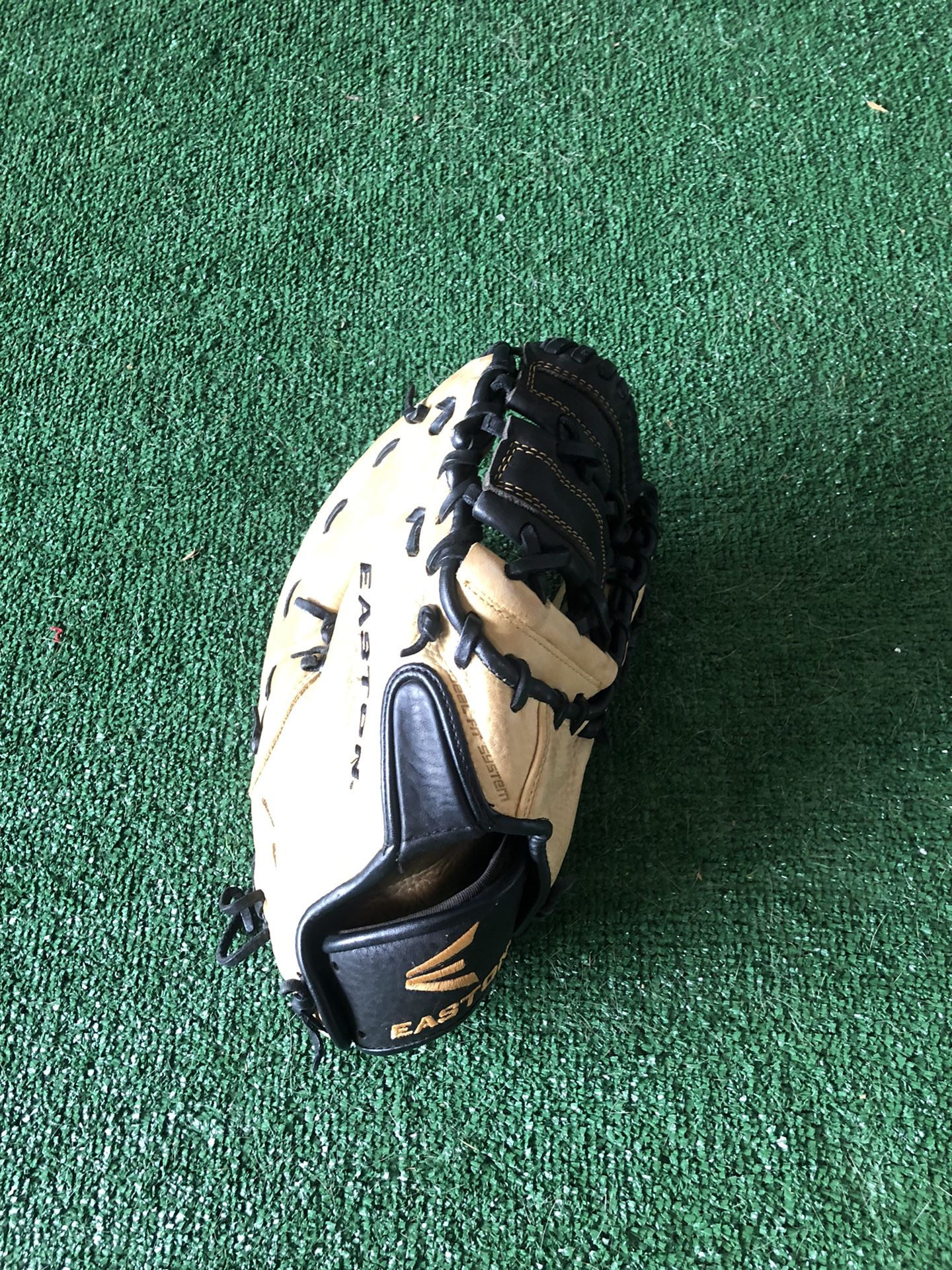 Easton 1st Base Mitt