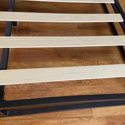 Queen Size Bed Frame For 20$