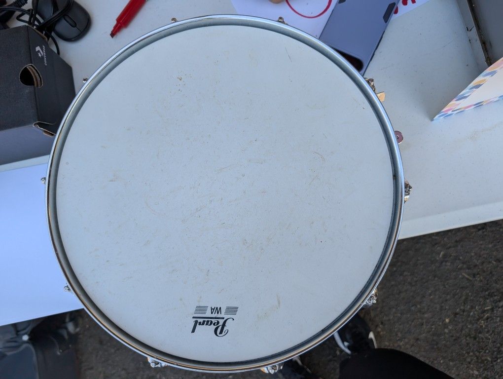 Pearl Snare drum With Case