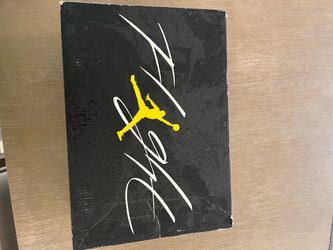 Jordan 4 retro yellow thunder size 9