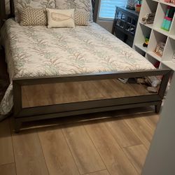 Queen Size Mirrored Bed Frame With Mattress And Bedding 