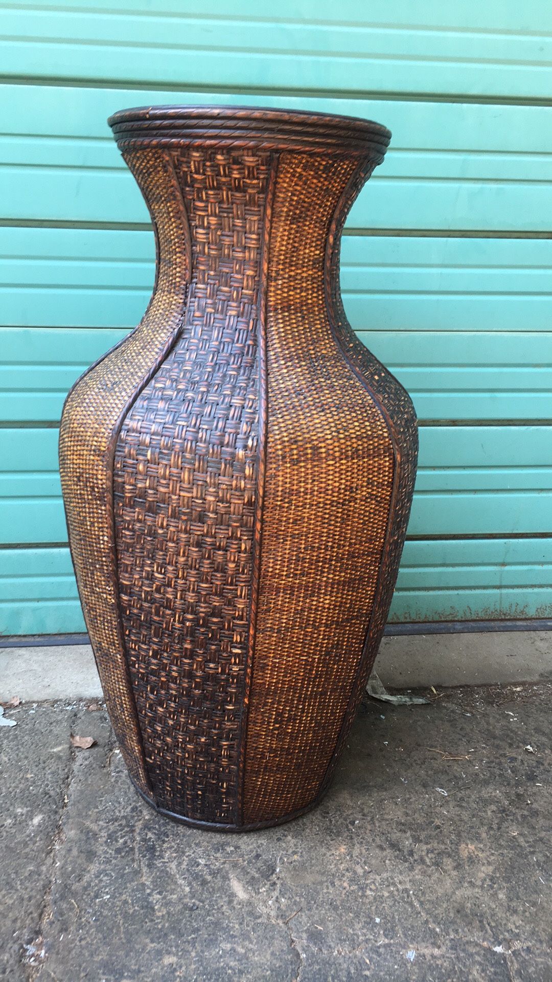 Big flower vase (3ft) brown
