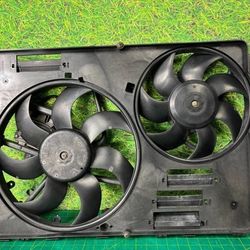 12-19 Range Rover Evoque Engine Motor Cooling Radiator Fan Assembly OEM