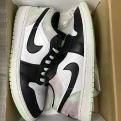 Jordan 1 Low  Size 10.5 In Men