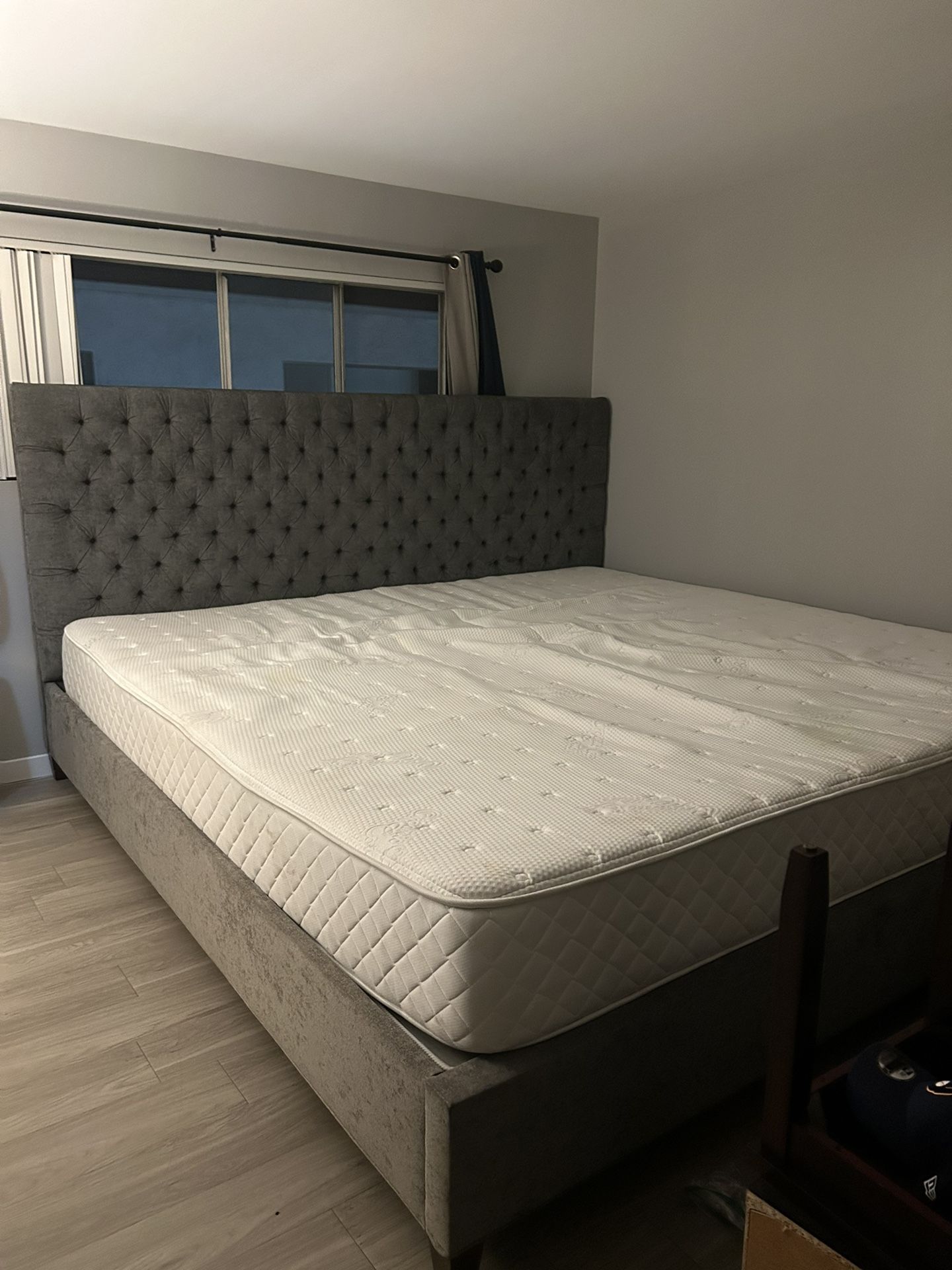 Alaskan King Bed And Mattress