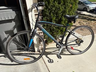 Infinity Boss Three Hybrid Bike – 700c Wheels