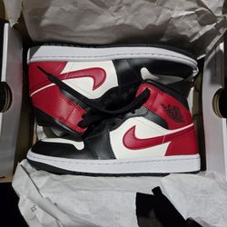 Nike Air Jordan 1 Mid
Gym Red Off Noir (Women's) Women's Size 8 Or Men's Size 6.5 DS With Og Box 