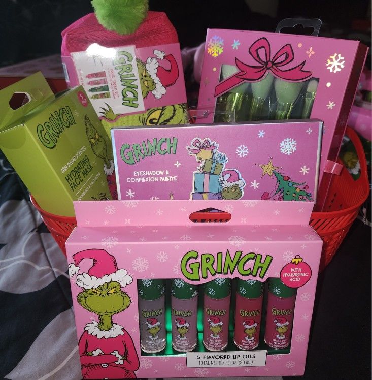 Grinch Christmas 🎄 Makeup Basket 