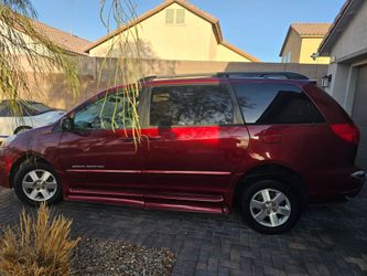 2008 Braun Handicap Toyota Van