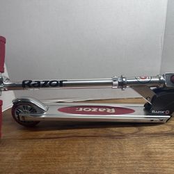 Razor Kids' A Kick Lightweight Foldable Scooter