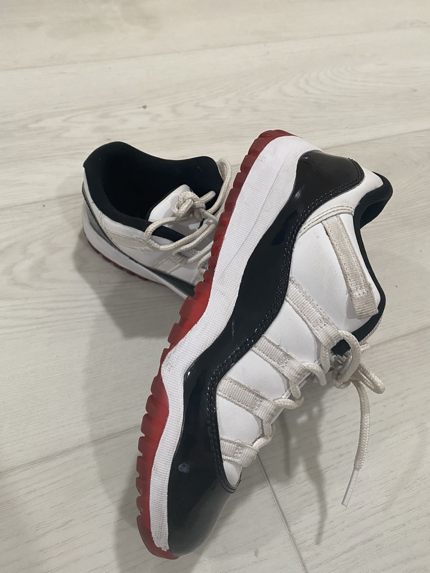 Jordan 11 Retro Low (Concord Red)