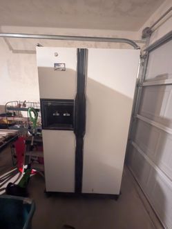 Amana 19 cu ft side by side refrigerator ice n water