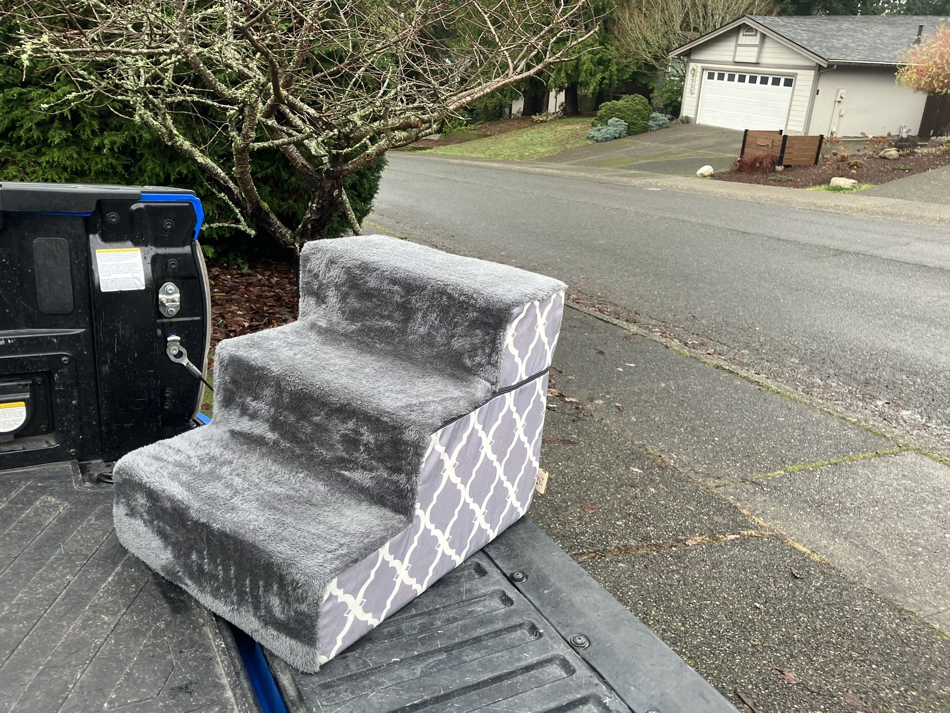 Pet Dog Cat Kitty Stairs Lightweight Hard Foam Steps 16” High House Home Couch Bed like New