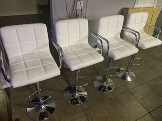 Brand New Set Of 4 White Bar Stools With Arm Handles / white Pub Stools / Adjustale Height / Swive / Price Is Firm / New in box 📦