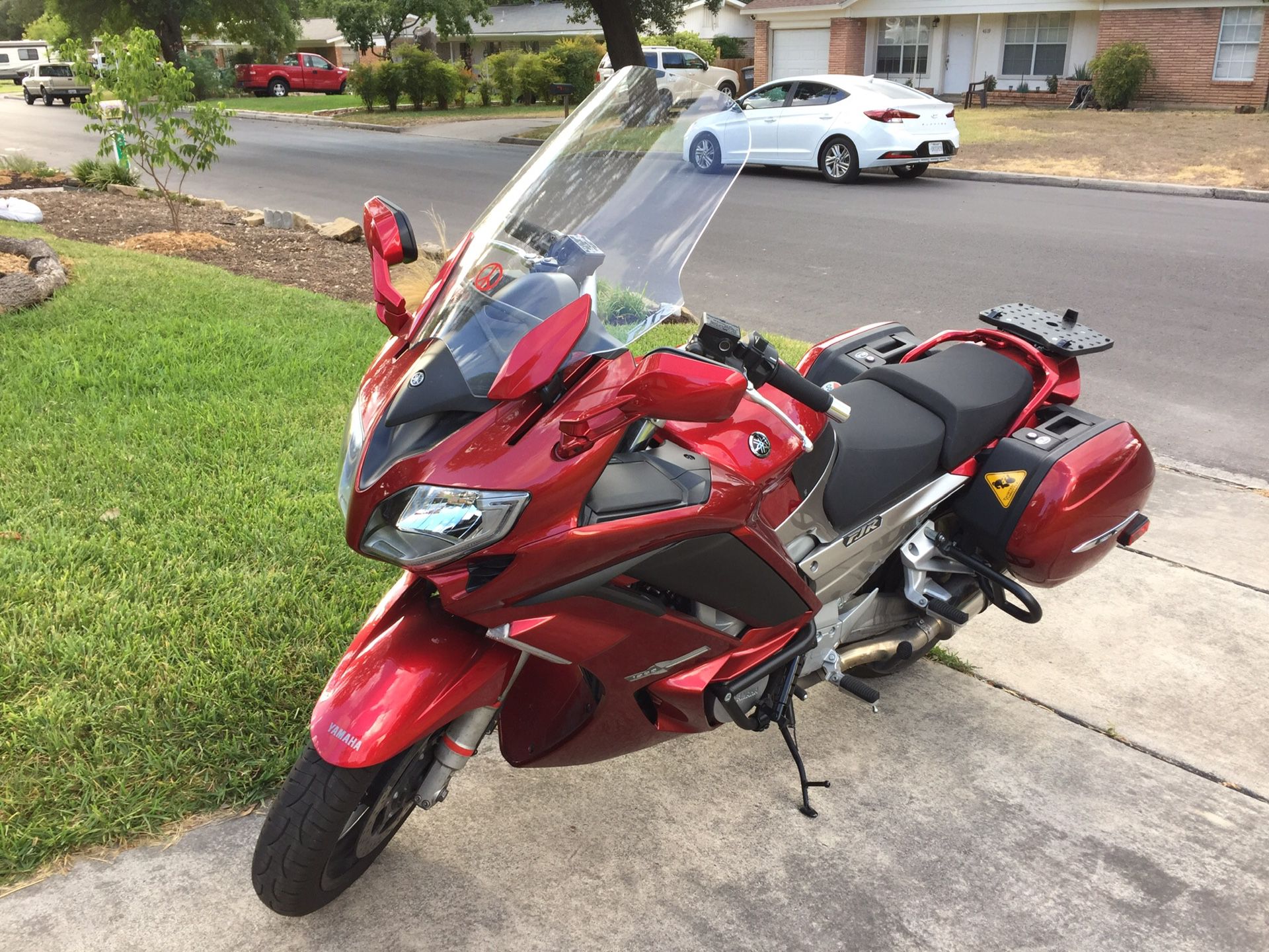 Yamaha 2014 FJR1300 Sports/Touring Motorcycle. $7200 Lots of Extras