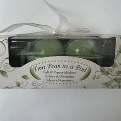 Kate Aspen Two Peas in a Pod Salt and Pepper Shakers with Holder NEW in Gift Box