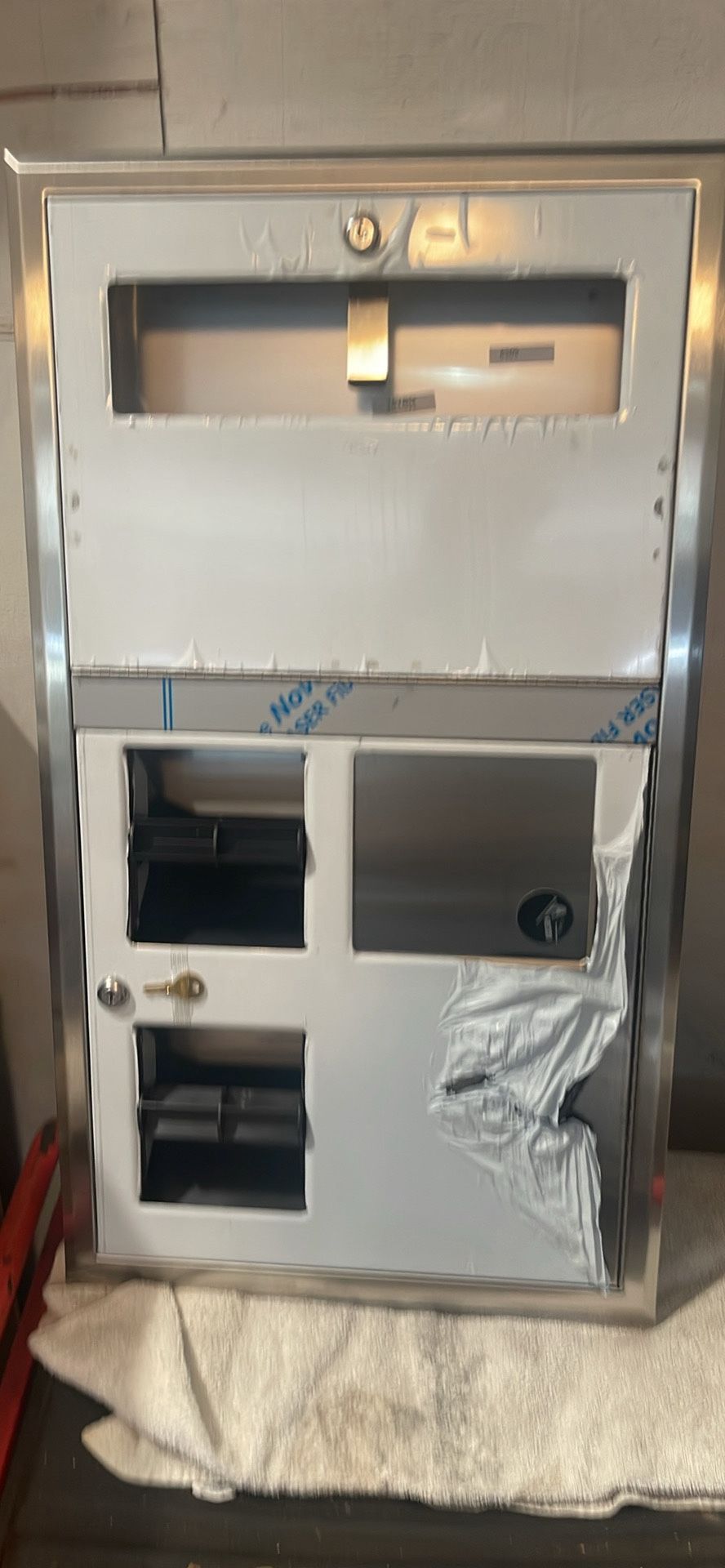 Bob Rick B357 Partition Mounted Double Sided Seat Cover Dispenser (MISSING KEY)
