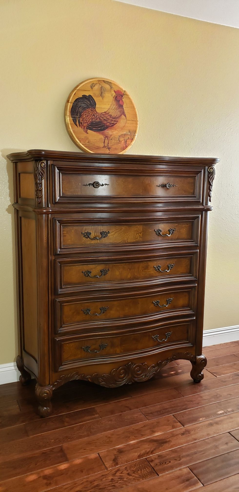Dresser - Like New Condition - 5 Drawer Fairmont Designs Repartoite ...