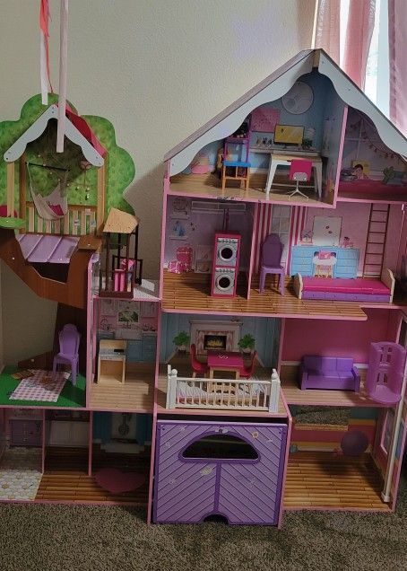 barbie Doll House And Accessories 