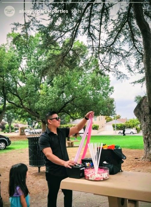 Balloon Twisting ARTIST