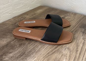 Steve Madden women’s black leather upper sandals size 8
